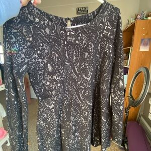 Elegant Black and White Patterned Maternity Shirt